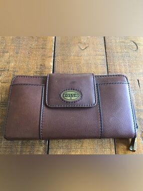 Fossil Brown Leather Zip Around Wallet. Like new!